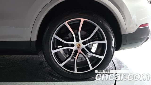Porsche Cayenne 2023 — Photo 24/39