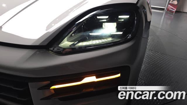Porsche Cayenne 2023 — Photo 9/39