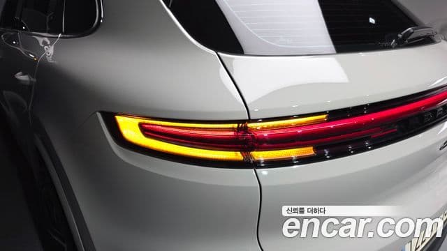 Porsche Cayenne 2023 — Photo 33/39