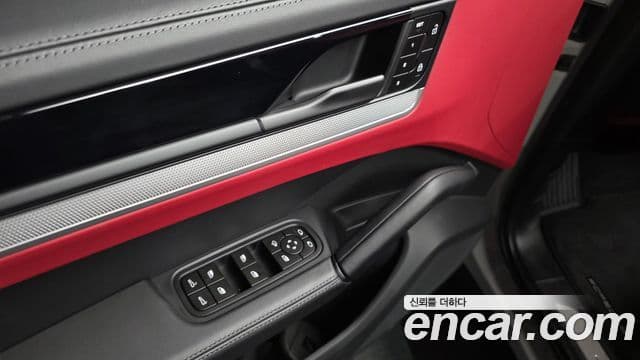Porsche Cayenne 2023 — Photo 28/39