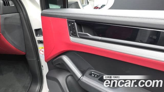 Porsche Cayenne 2023 — Photo 2/39