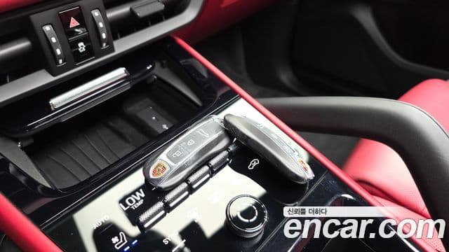 Porsche Cayenne 2023 — Photo 38/39