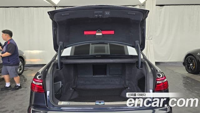 Audi A8 2021 — фото 20 из 20