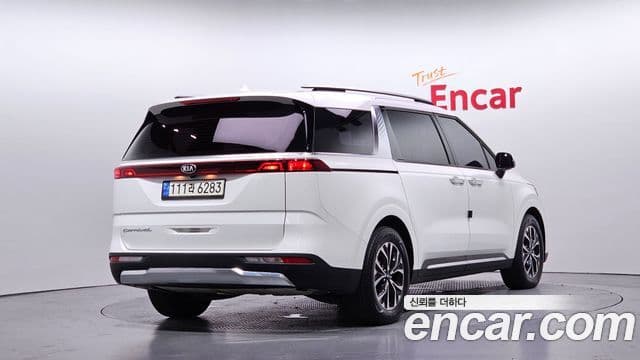 Kia Carnival 2021 — фото 2 из 20