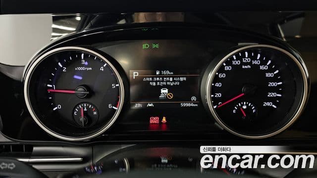 Kia Carnival 2021 — фото 8 из 20