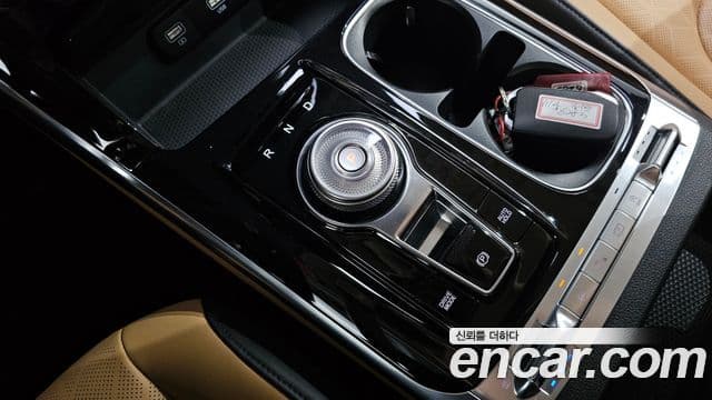 Kia Carnival 2021 — фото 9 из 20