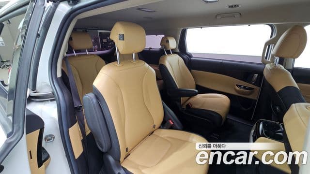Kia Carnival 2021 — фото 18 из 20