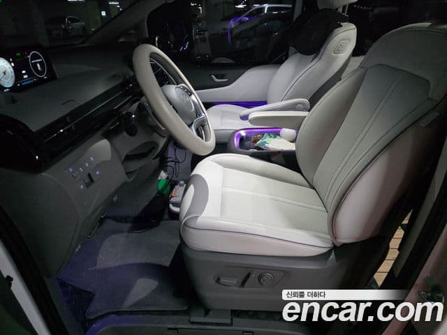 Hyundai Staria 2025 — фото 10 из 20