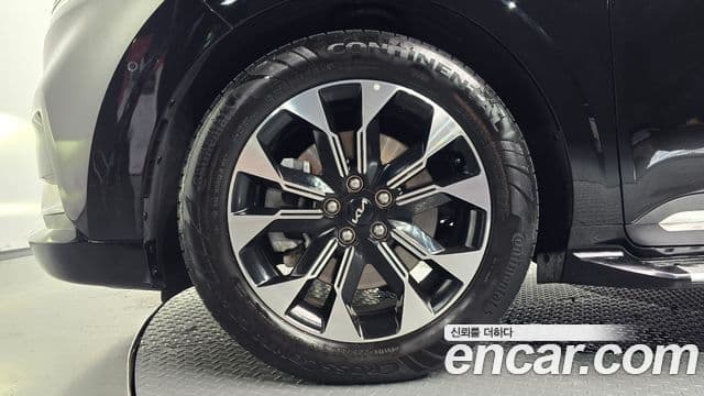 Kia Carnival 2023 — фото 5 из 20