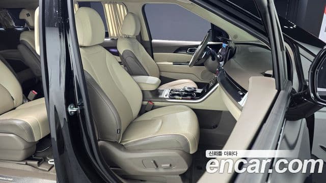 Kia Carnival 2023 — фото 10 из 20