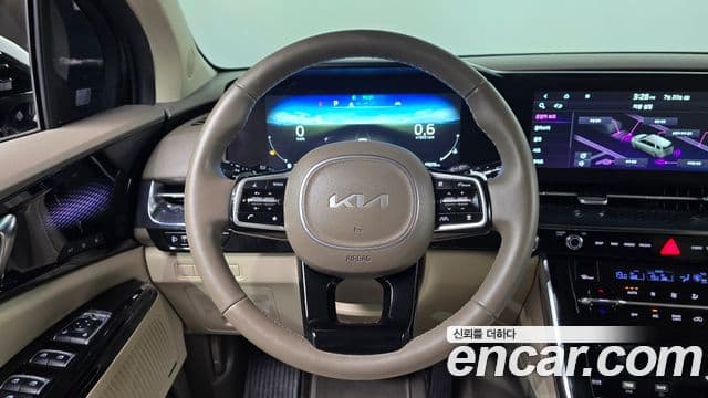 Kia Carnival 2023 — фото 13 из 20