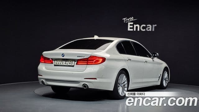 BMW 5 Series 2018 — ფოტო 2/20