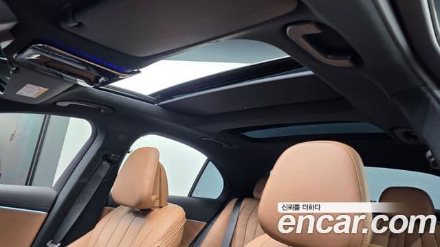 Mercedes-Benz E-Class 2026 — Photo 23/34