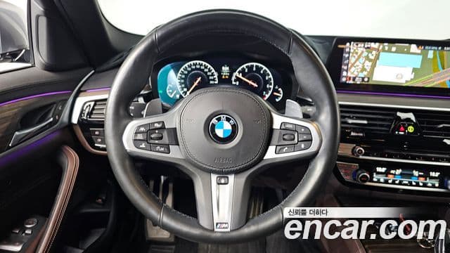 BMW 5 Series 2019 — фото 13 из 20