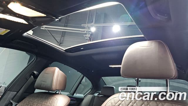 BMW 5 Series 2019 — фото 15 из 20
