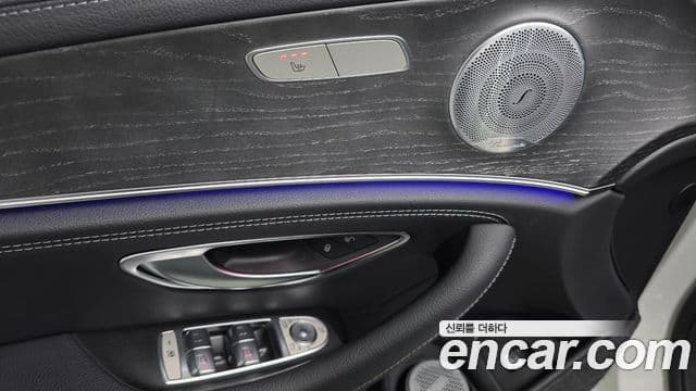 Mercedes-Benz E-Class 2021 — ფოტო 19/20