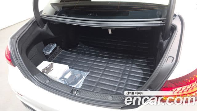Mercedes-Benz E-Class 2021 — ფოტო 16/31