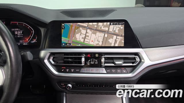 BMW 3 Series 2019 — фото 14 из 20