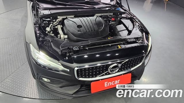 Volvo V60 Cross Country 2020 — фото 6 из 20