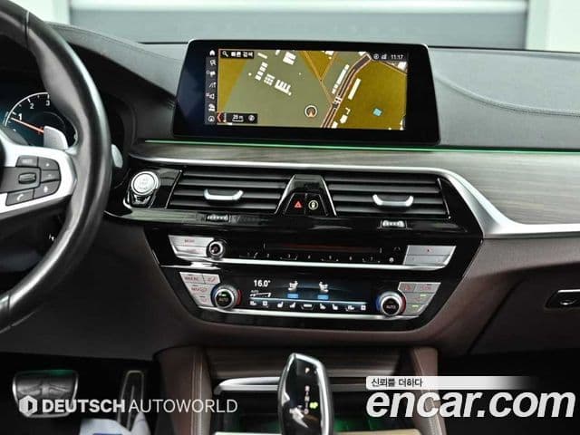 BMW 5 Series 2019 — фото 14 из 20