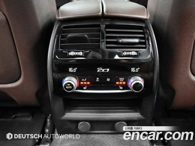 BMW 5 Series 2019 — фото 16 из 20