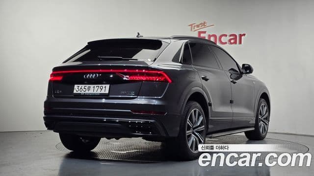 Audi Q7 2021 — ფოტო 2/20