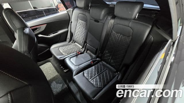 Audi Q7 2021 — ფოტო 19/20