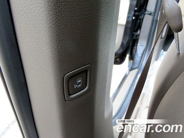 Kia Carnival 2022 — фото 18 из 20