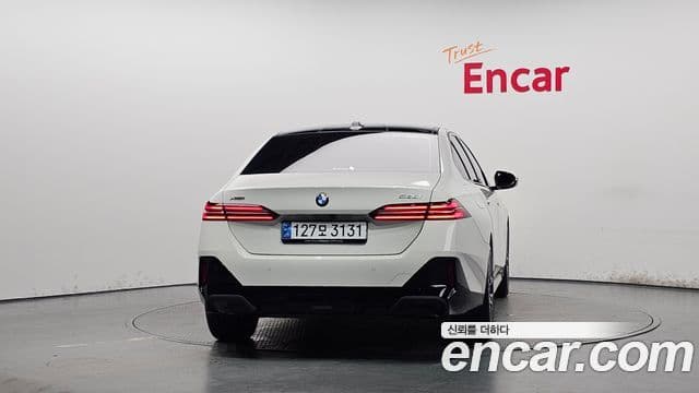 BMW 5 Series 2025 — ფოტო 4/20