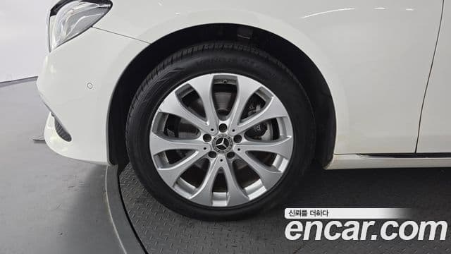 Mercedes-Benz E-Class 2019 — фото 5 из 20