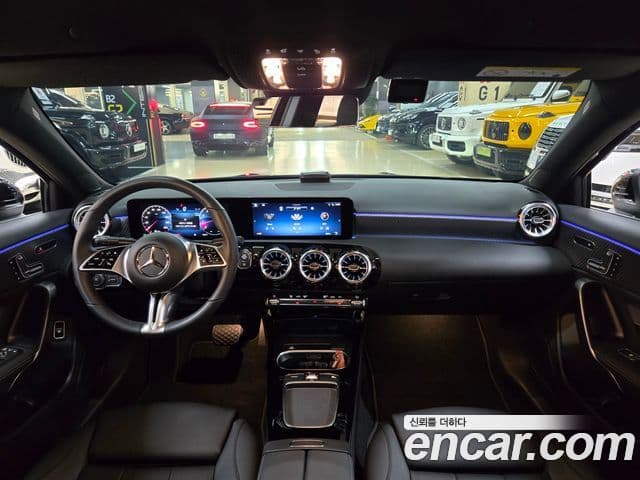 Mercedes-Benz A-Class 2023 — ფოტო 11/20