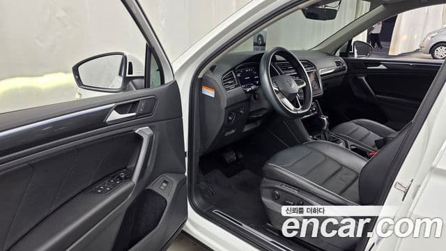 Volkswagen Tiguan 2021 — ფოტო 10/20