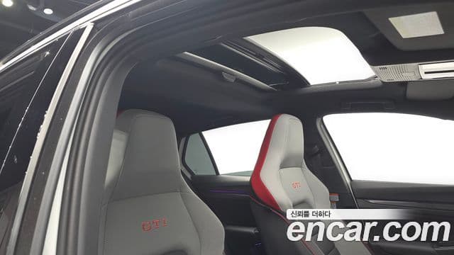 Volkswagen Golf 2024 — ფოტო 17/20