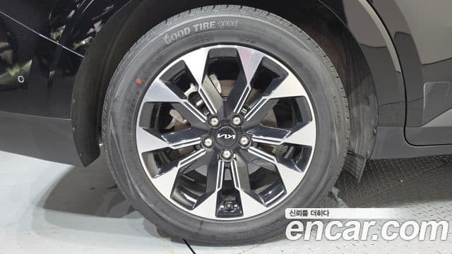 Kia Carnival 2023 — ფოტო 5/20