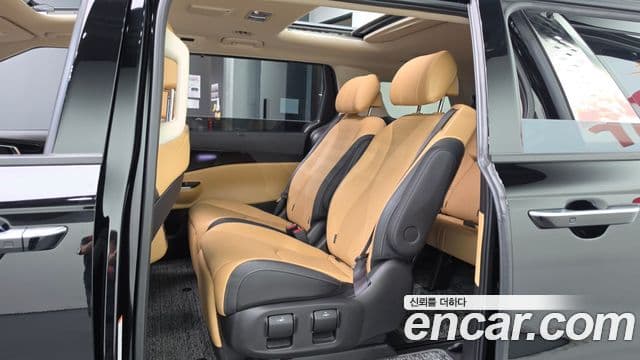 Kia Carnival 2023 — ფოტო 11/20