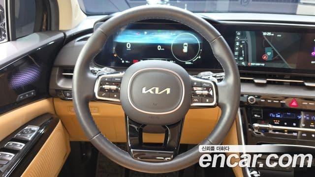 Kia Carnival 2023 — фото 13 из 20