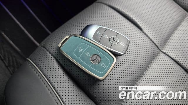 Mercedes-Benz GLS-Class 2020 — Photo 32/34