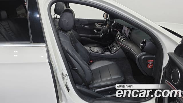 Mercedes-Benz E-Class 2020 — ფოტო 11/20