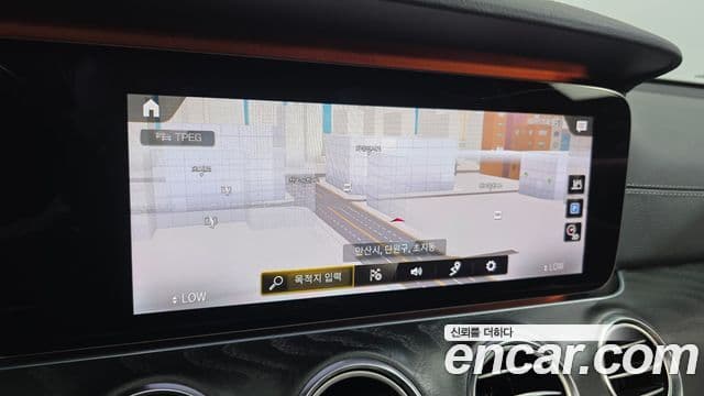 Mercedes-Benz E-Class 2020 — ფოტო 18/20