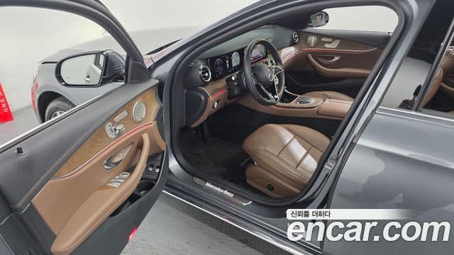 Mercedes-Benz E-Class 2021 — ფოტო 10/20