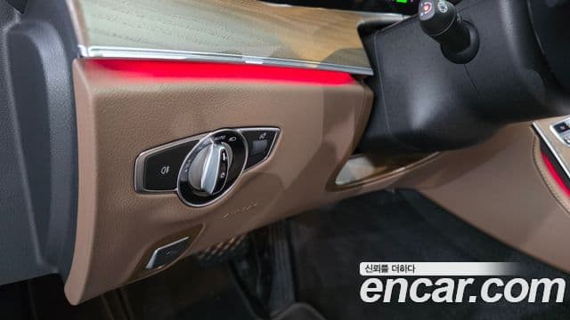 Mercedes-Benz E-Class 2021 — ფოტო 14/20
