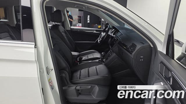 Volkswagen Tiguan 2018 — фото 11 из 20