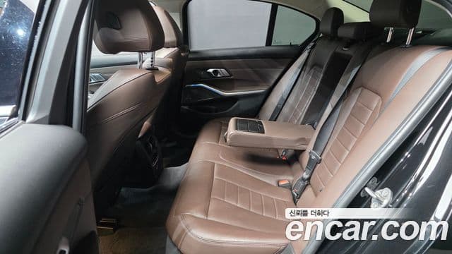 BMW 3 Series 2021 — фото 12 из 20