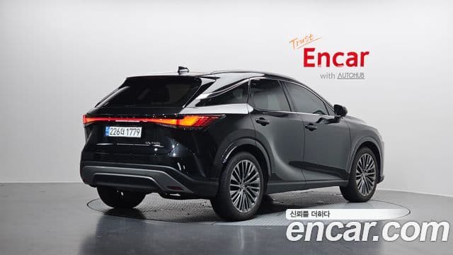 Lexus RX350h 2023 — ფოტო 2/20