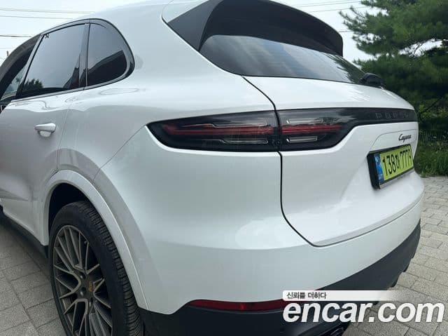 Porsche Cayenne 2023 — ფოტო 1/19