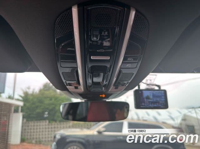 Porsche Cayenne 2023 — ფოტო 7/19