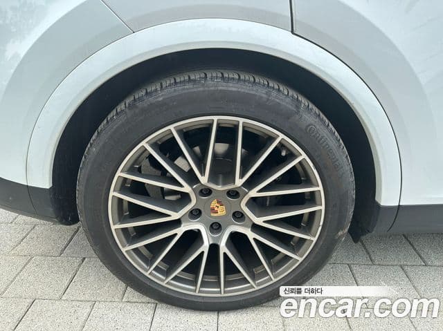Porsche Cayenne 2023 — ფოტო 19/19