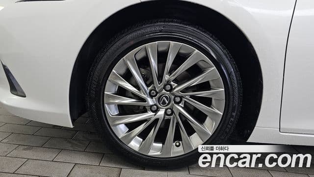 Lexus ES300h 2023 — фото 5 из 20