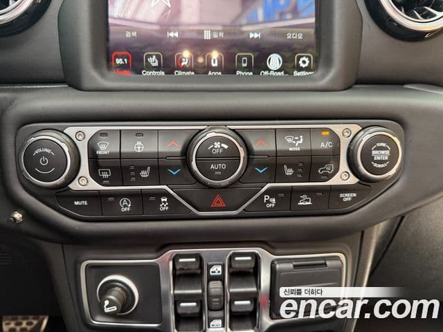 Jeep Wrangler 2021 — Şəkil 12/19
