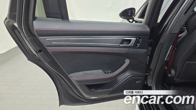 Porsche Panamera 2020 — Photo 21/33